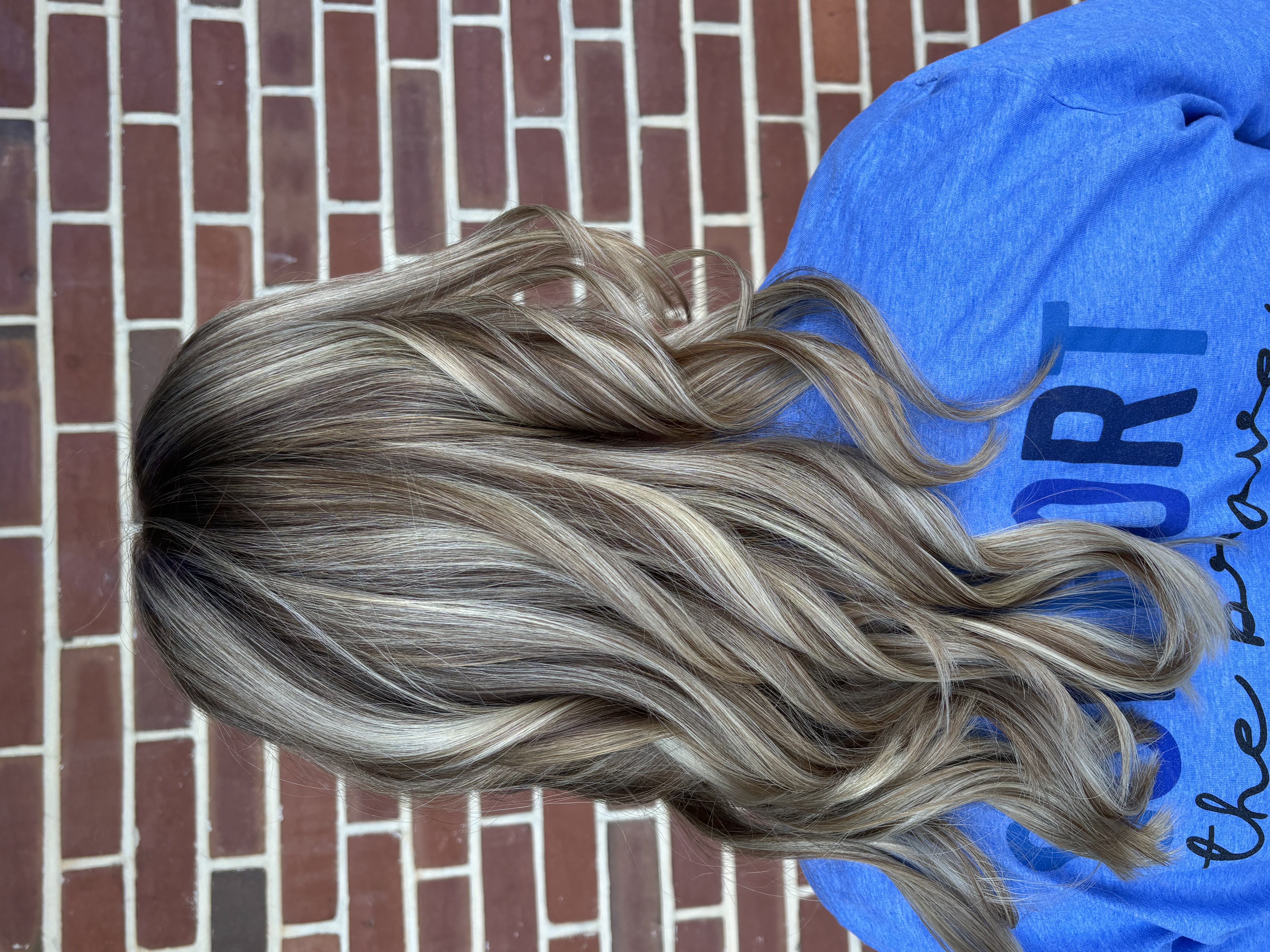 blonde highlighted wavy hair